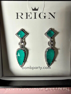 Bomb Party Reign Villain collection They Want Their Queen Green Drop Earrings NW
